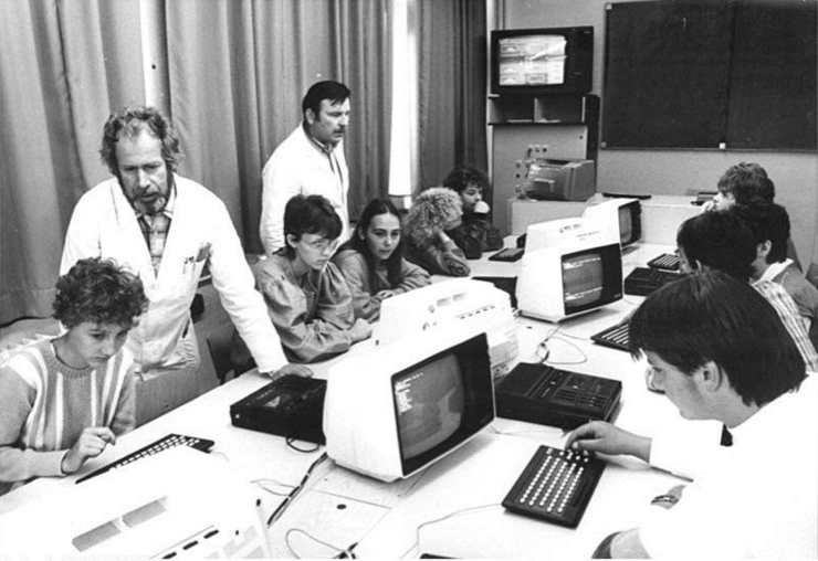 Arbeit am Computer in der DDR der 80we Jahre